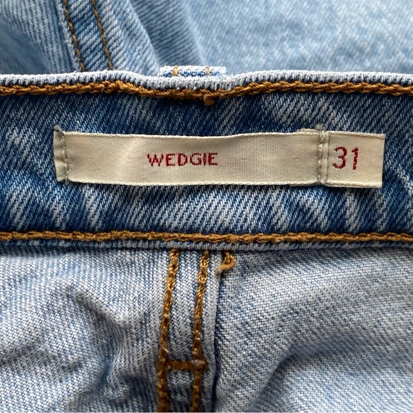 Levis Premium Wedgie Icon Straight Jeans Woman 31 Light Wash High Rise FLAW - Picture 8 of 16